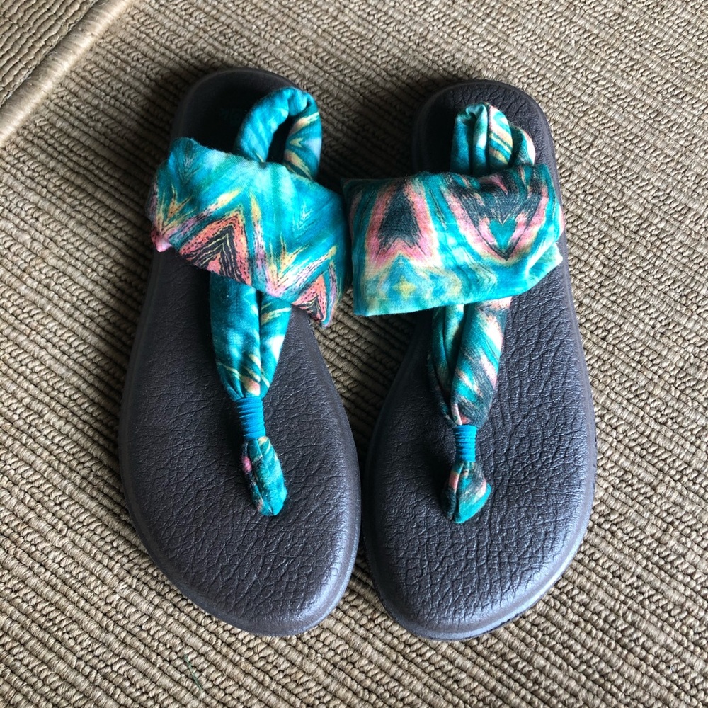 NEW Sanuk Sandals